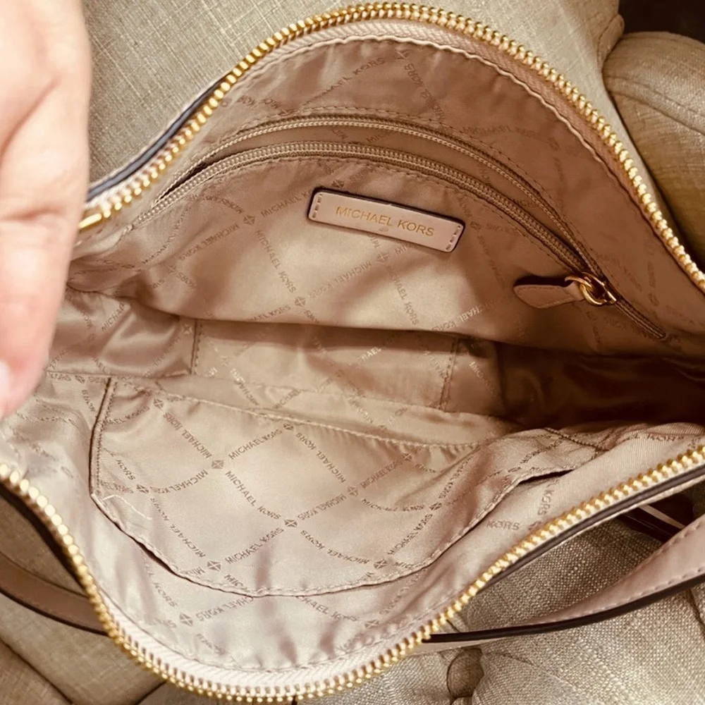 MICHAEL KORS Camden Medium Powder Blush Pebbled Leather Messenger Bag, EUC